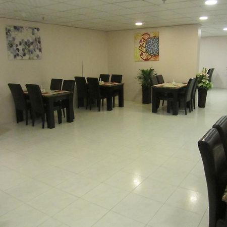 Jw Inn Hotel Nadinah Luaran gambar
