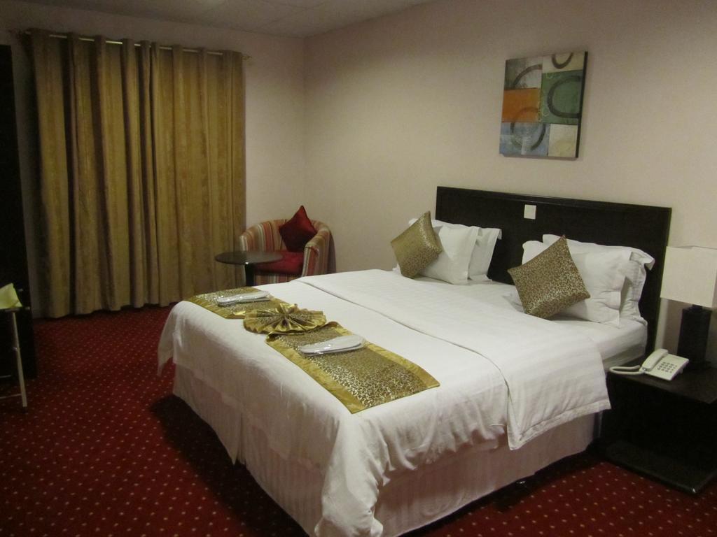 Jw Inn Hotel Nadinah Luaran gambar