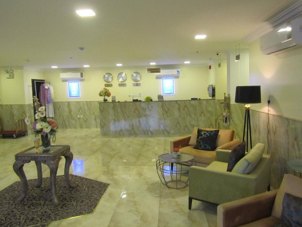 Jw Inn Hotel Nadinah Luaran gambar