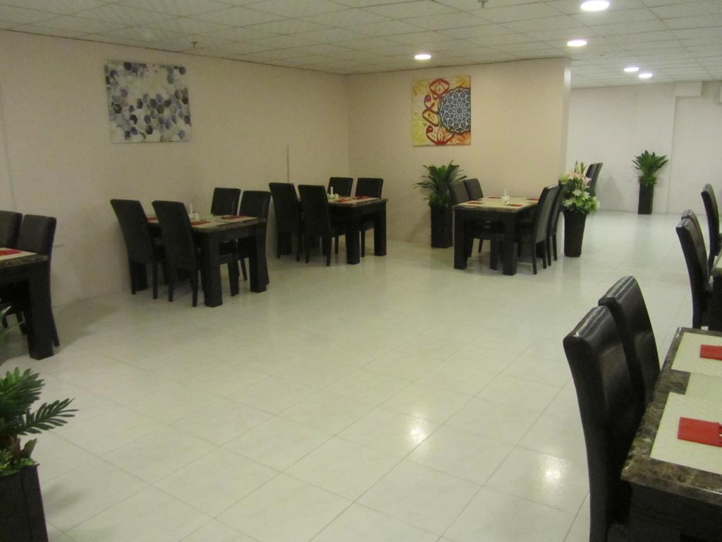 Jw Inn Hotel Nadinah Luaran gambar
