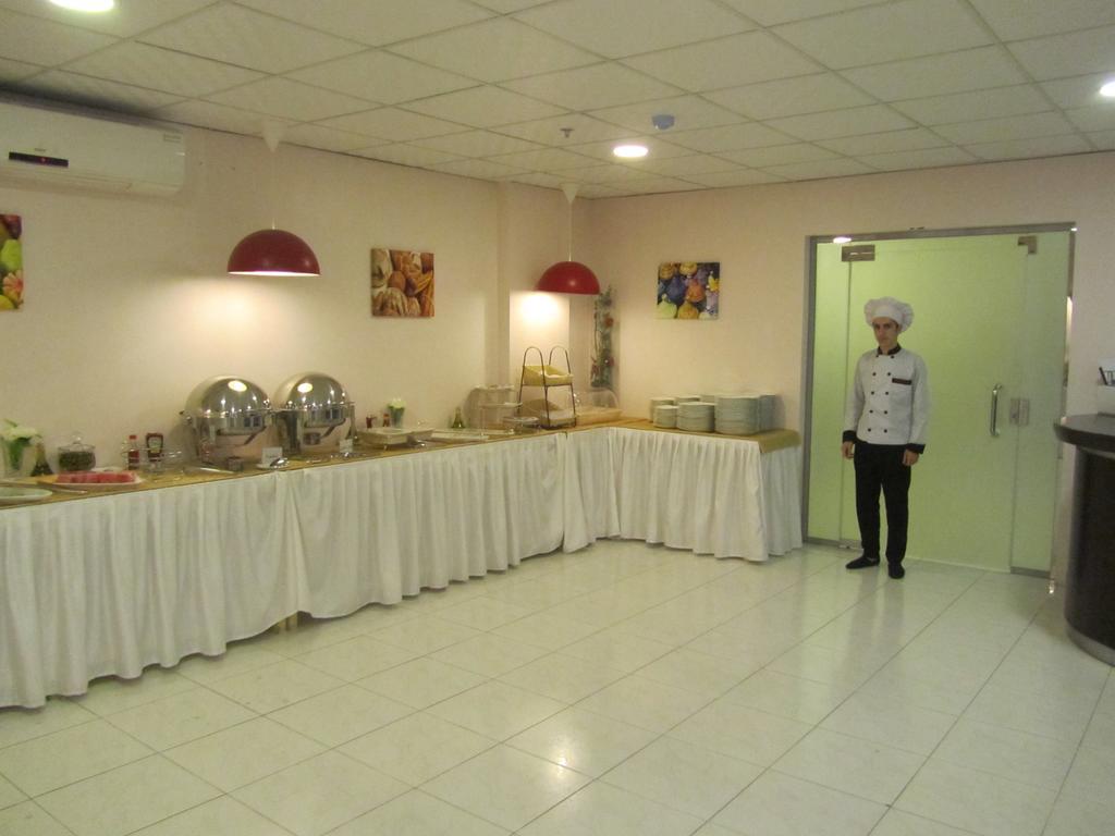 Jw Inn Hotel Nadinah Luaran gambar