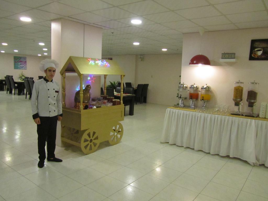 Jw Inn Hotel Nadinah Luaran gambar