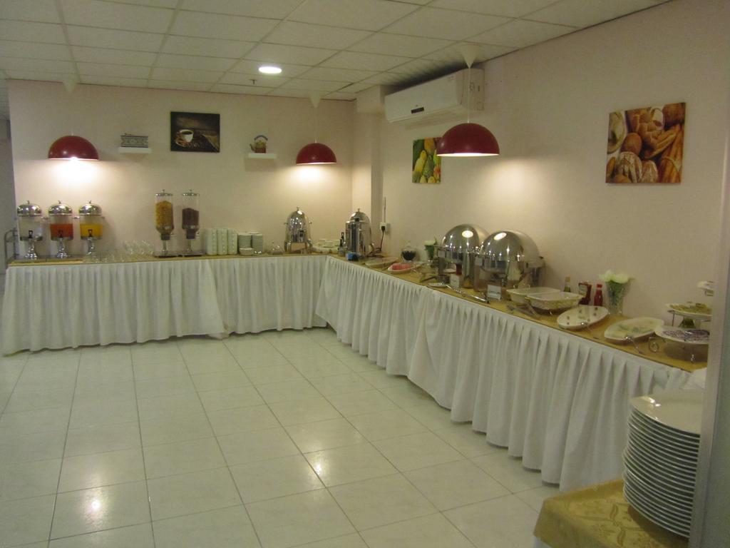 Jw Inn Hotel Nadinah Luaran gambar